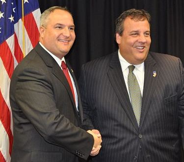 Dan Lederman eagerly shakes Chris Christie's hand at campaign event for Steve King in Iowa, 2012.09.21